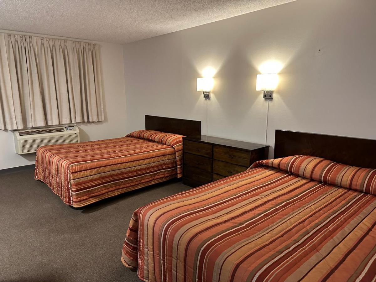 Yellow Quill Motel Portage la Prairie Exterior photo