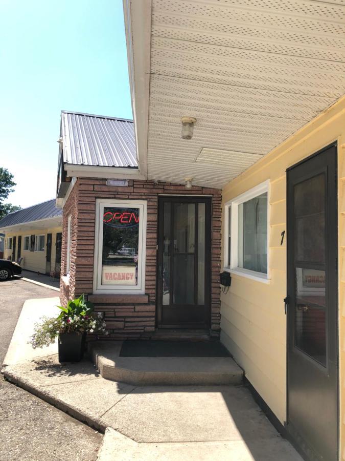 Yellow Quill Motel Portage la Prairie Exterior photo