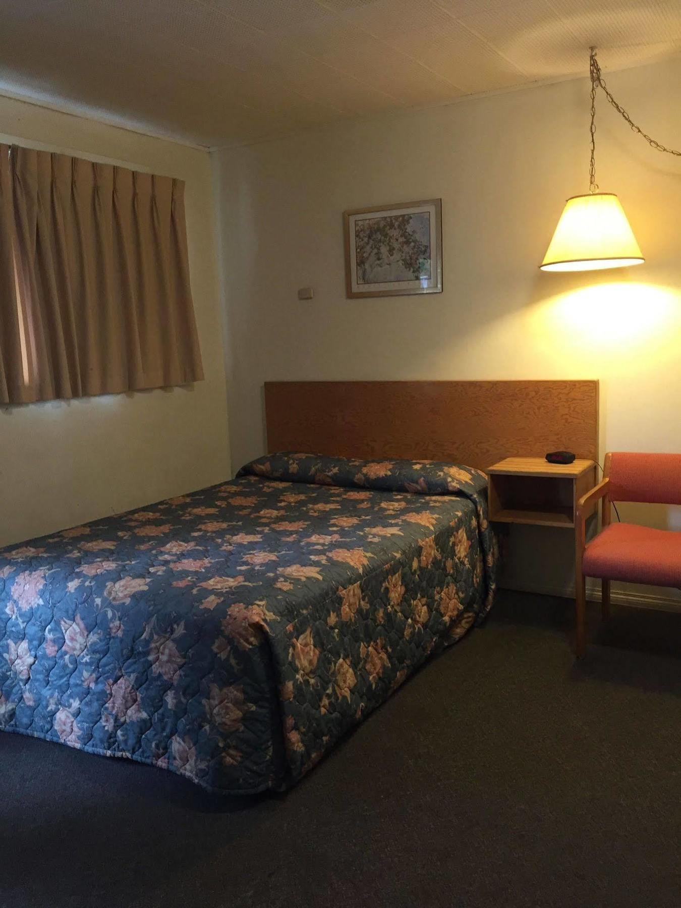 Yellow Quill Motel Portage la Prairie Exterior photo