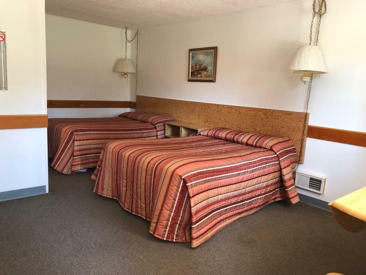 Yellow Quill Motel Portage la Prairie Exterior photo